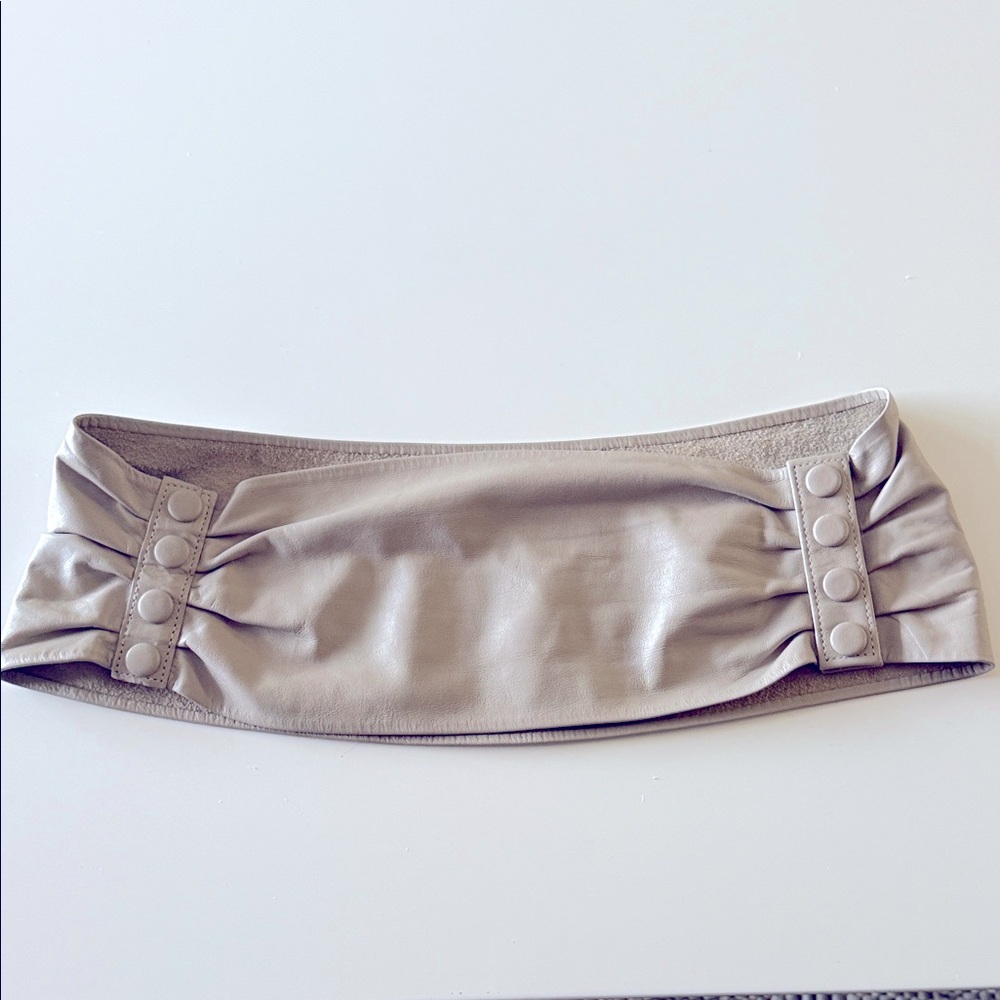 Elegant Gray Leather Waist Belt